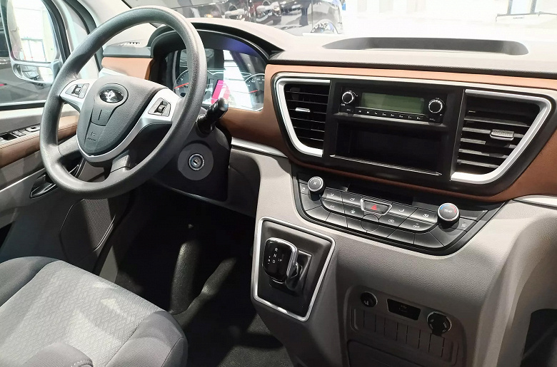 Российский аналог «ГАЗели» с 6-ступенчатым «автоматом»: представлен обновленный фургон Sollers Atlant в версии L2, в продаже — уже летом